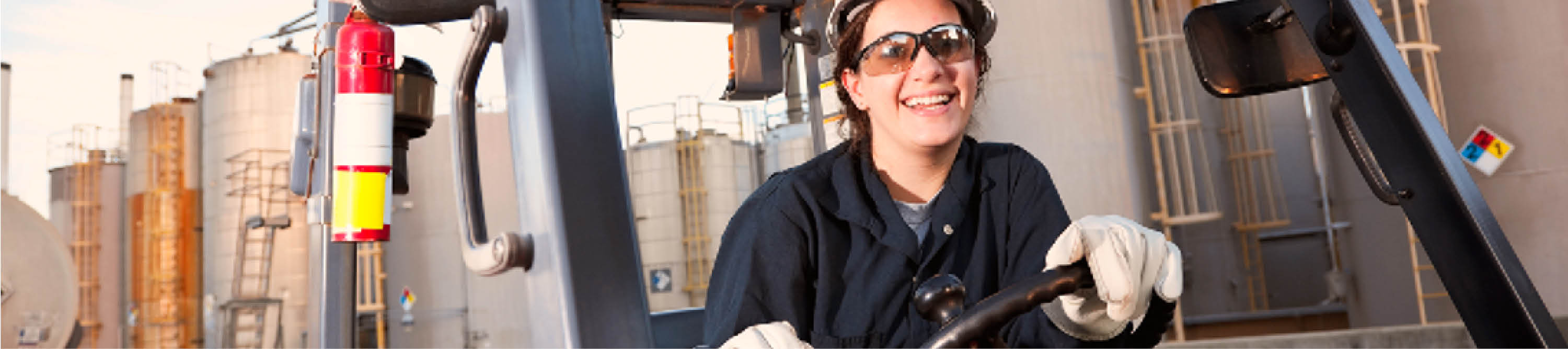 Frau in Fahrerkabine