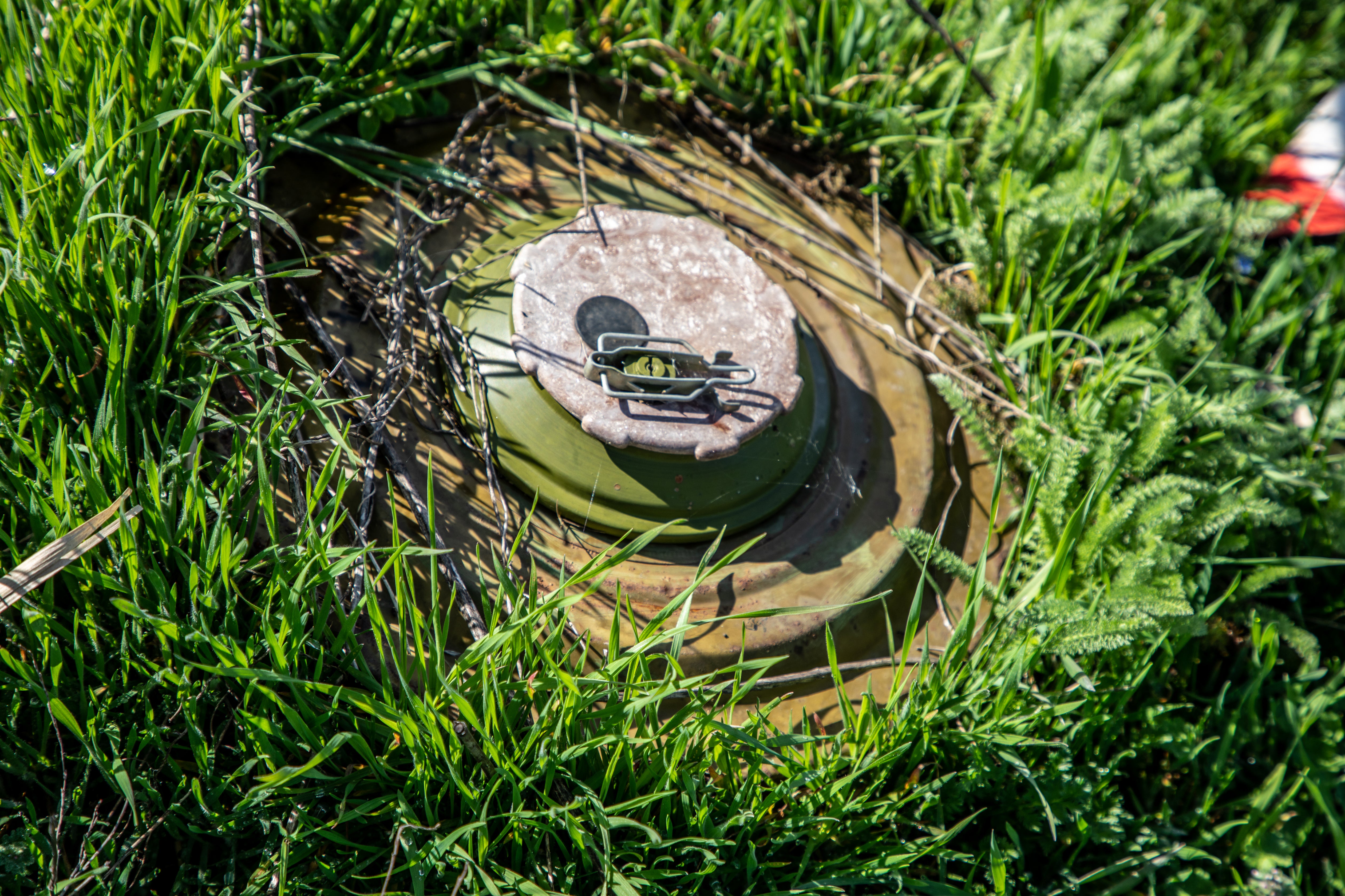 Протитанкова міна, с.Василівка, Миколаївська область. Фото надано пресслужбою The HALO Trust